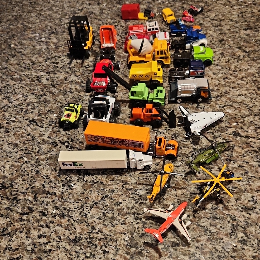 29 Various Toy Vehicles Lot Semi Trucks Helicoptors Airplane Work Trucks Cement